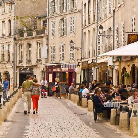 Charmant Cocon Iode Cosy Equipe, Baigne De Lumiere, Situe Au Coeur De La Rochelle A 1Min A Pied Du Marche Central Avec Tv Et Wifi ภายนอก รูปภาพ