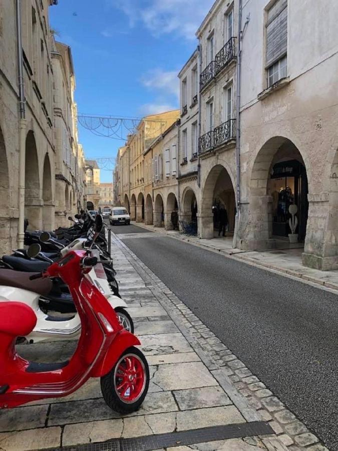 Charmant Cocon Iode Cosy Equipe, Baigne De Lumiere, Situe Au Coeur De La Rochelle A 1Min A Pied Du Marche Central Avec Tv Et Wifi ภายนอก รูปภาพ